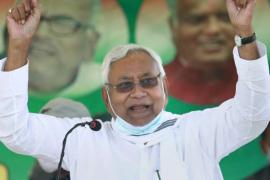 বিহাৰত চতুৰ্থ বাৰৰ  বাবে মুখ্যমন্ত্ৰী পদত অধিষ্ঠিত হ'ল নীতিশ কুমাৰ 