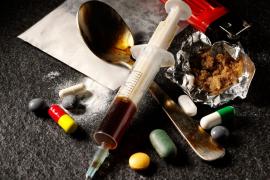 ব্ৰাউন ছুগাৰ সহ গ্ৰেপ্তাৰ ড্ৰাগছ সৰবৰাহকাৰী দুগৰাকী মহিলা।