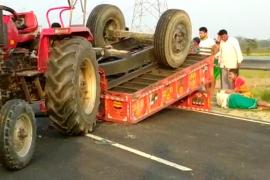 নাৰায়ণপুৰত হুচৰি গাবলৈ যোৱা বাহন দুৰ্ঘটনাগ্ৰস্থ- নিহত ২, আহত ৩৫ জন