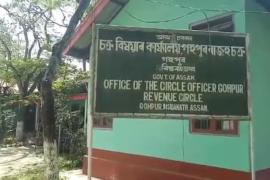 ১৯৭২ চনৰ পৰা বসবাস কৰি অহা ৯৩ টাকৈ পৰিয়ালক উচ্ছেদৰ জাননী জাৰি 