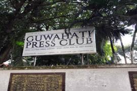 গুৱাহাটী প্ৰেছ ক্লাৱৰ উদ্যোগত মাস্ক বিতৰণ