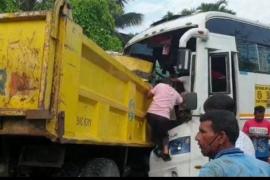 ডিগবৈত ভয়ংকৰ পথ দুৰ্ঘটনা, গুৰুতৰ ভাৱে আহত বহু যাত্ৰী