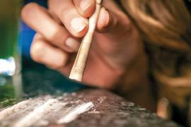 বৃহৎ পৰিমাণৰ ড্ৰাগছ সৰবৰাহ