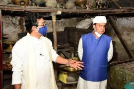 মাজুলীৰ লোকেল মাছেৰে এসাজ খাব  'মামা' 'ভাগিনে'