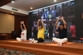 বিজেপি কাৰ্যালয়ত অনলাইন যোগ শিৱিৰ, ভাগ ল'লে হিমন্ত-সৰ্বাই 