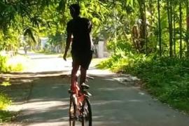 প্ৰশিক্ষক নোলোৱাকৈ চাইকেল ষ্টান কৰি চছিয়েল মেডিয়াত ভাইৰেল এজন যুৱক 