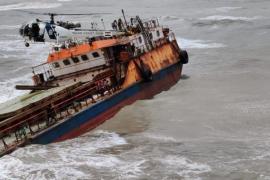 মহাৰাষ্ট্ৰৰ ৰাইগড়ৰ মাজ সমুদ্ৰত ডুবিল মালবাহী জাহাজ 