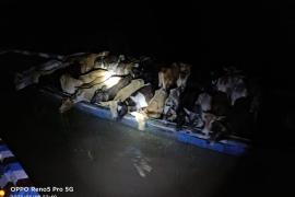 ধুবুৰী আৰক্ষীয়ে ব্ৰহ্মপুত্ৰ নৈত চলোৱা অভিযানত নৌকাসহ জব্দ ৩০ টা গৰু