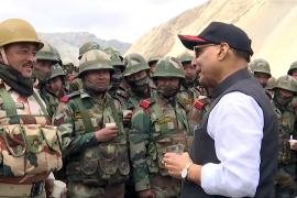 তিনিদিনীয়া ভ্ৰমণসূচীৰে পাক আৰু চীনা সীমান্তৱৰ্তী লাডাখত উপস্থিত হৈছে দেশৰ প্ৰতিৰক্ষা মন্ত্ৰী ৰাজনাথ সিং