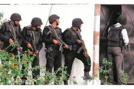 জব্দ কৰা হৈছে বিস্ফোৰিত পদাৰ্থ থকা এটা প্ৰেছাৰ কুকাৰ বোমাৰ লগতে বহু আপত্তিজনক সামগ্ৰী