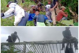 Mizo people building house at Assam Boarder
