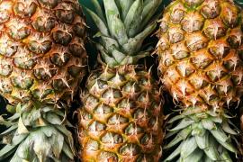 ৰসাল সোৱাদ আৰু মিঠা সুগন্ধৰ বাবেই সকলোৱে খাই ভাল পায় আনাৰস