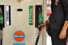 ইন্ধনৰ বৰ্ধিত মূল্যক লৈ দিশহাৰা হৈ পৰিছে সৰ্বসাধাৰণ