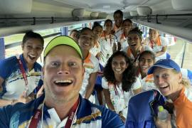 Chak De India what did The Indian Women's Haqi Team coach's tweet reply to by Sharukh Khan?