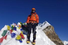 Hedayet Ali scales Mount Everest