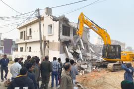 लखनऊ विकास प्राधिकरण की बड़ी कार्यवाही, डेढ़ दर्जन से भी ज्यादा मकान पूरी तरह ध्वस्त
