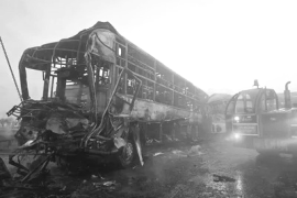 दिल्ली–आगरा एक्सप्रेसवे पर भीषण हादसा: चार की मौत, 25 घायल