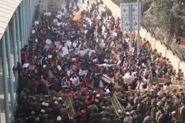 डिपु दास की मॉब लिंचिंग को लेकर बांग्लादेश मिशन के बाहर विरोध, बैरिकेड्स तोड़े गए