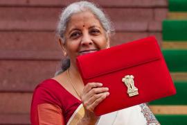 वित्त मंत्री सीतारमण करदाताओं के लिए ये 5 बड़े फैसले ले सकती हैं, जानिए पूरी जानकारी