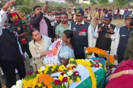  आरे दरे गांव में वीर जवान प्रमोद जाधव को तिरंगे में लिपटा अंतिम सलामी