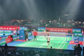 चिड़िया की बीट से रुका इंडिया ओपन का मैच, दो बार रोकना पड़ा खेल