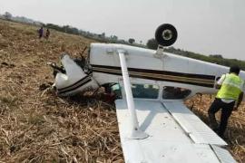 কর্ণাটকে বেসরকারি বিমান ভেঙে পড়ল, পাইলট ও কো-পাইলট আহত