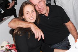 মৃ/ত্যুর আগে শেষ ফোন প্রেমিকাকেই! এপস্টিনের গোপন সম্পর্কের নাম-পরিচয় প্রকাশ্যে