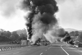 असम के कोकराझार में ऑयल टैंकर में भीषण आ/ग, नेशनल हाईवे 27 कई घंटों तक बंद, यातायात ठप