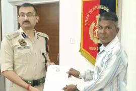 26 Years of Selfless Service: Makum Tailor Dipak Das Honoured for Voluntary Traffic Duty