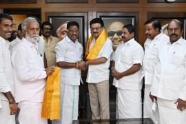 ভোটের আগে তামিলনাড়ু রাজনীতিতে বড় চমক, ডিএমকে-তে যোগ দিলেন ও. পন্নীরসেলভম