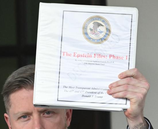 Epstein Files! से*क्स ट्रैफिकिंग केस से जुड़े दस्तावेज सार्वजनिक, बड़े नामों का जिक्र लेकिन नए आरोप नहीं