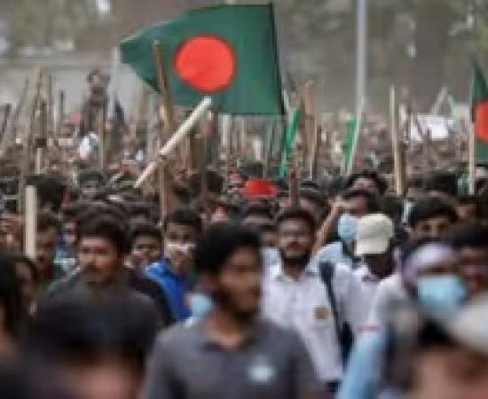 কলকাতায় হা*মলার হুমকি! ঢাকার ছাত্রনেতার বি*স্ফো*রক মন্তব্যে চাঞ্চল্য