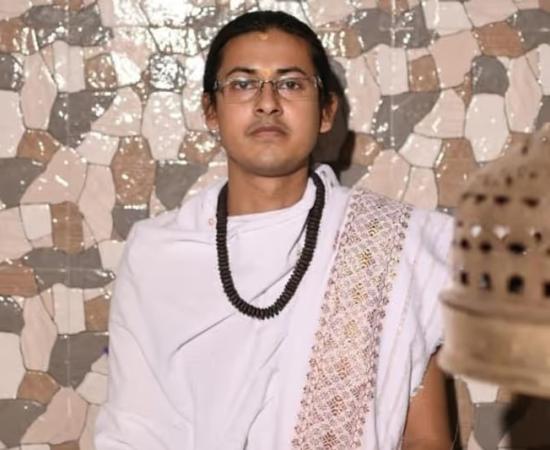 श्री श्री मधुपुर सत्र के डेका सत्राधिकार माधव देव महंत को युवा लेखक सम्मान