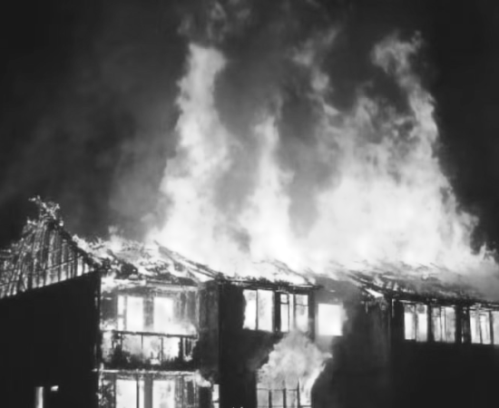 बांग्लादेश में हिंदू परिवार का घर आ*ग के हवाले, समुदाय को धमकाने वाला नोट बरामद