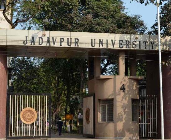 যাদবপুর বিশ্ববিদ্যালয়ে হিজাব সংক্রান্ত অভিযোগ ঘিরে বিতর্ক, পরীক্ষার সময় ছাত্রীকে প্রশ্ন করার অভিযোগে উত্তেজনা