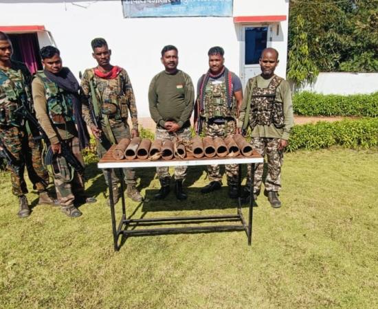 मोहला-मानपुर-अम्बागढ़ चौकी में नक्सलियों की बड़ी साजिश नाकाम, संयुक्त ऑपरेशन में 11 क्लेमोर माइन का डंप बरामद