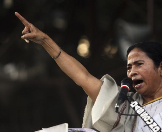 “সব টেবিল ফাঁকা করে দিয়েছে” I-PAC অফিসে ED তল্লাশি নিয়ে বি*স্ফোরক অভিযোগ মমতার