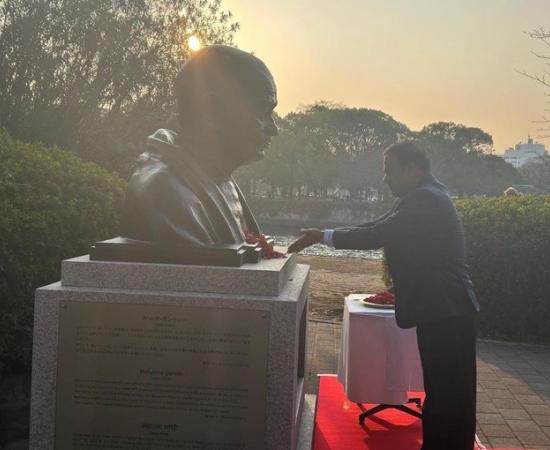 असम CM ने गांधी के आदर्शों से जोड़ा ग्रामीण विकास, शहीद दिवस पर दिल्ली में सुरक्षा बढ़ाई