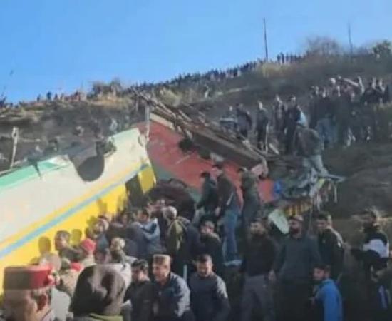 हिमाचल के हरिपुरधार में दर्दनाक बस हादसा, बस खाई में गिरी-8 की मौ*त, कई गंभीर घायल