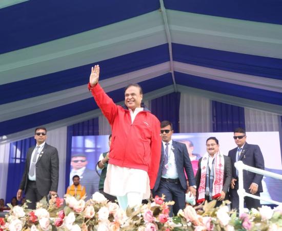 असम CM ने 31,017 महिला उद्यमियों को ₹10,000 के चेक दिए, 15.59 लाख महिलाएं अब तक सशक्त