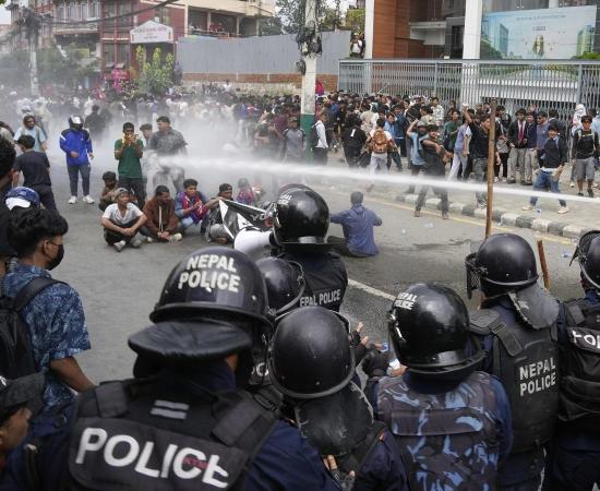 नेपाल के बीरगंज में हिंसा के बाद कर्फ्यू हटा, झड़पों में 7 घायल; शांति की अपील तेज