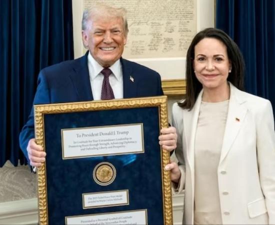 ट्रंप को सौंपा गया नोबेल मेडल, लेकिन क्या शांति पुरस्कार ट्रांसफर हो सकता है? लेकिन नियम क्या कहते हैं