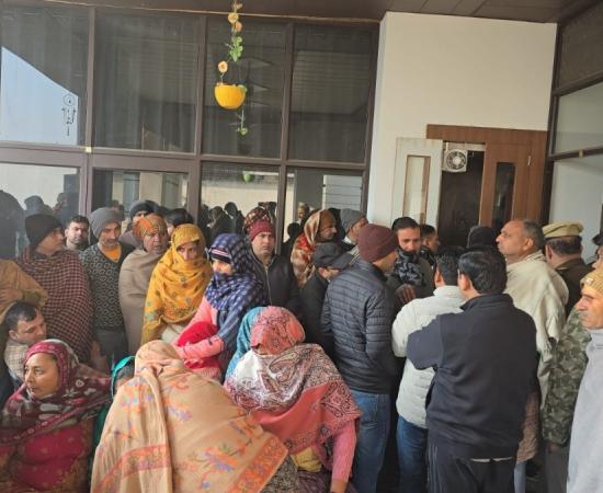 सहारनपुर में दिल दहला देने वाली वारदात: एक कमरे से 5 शव बरामद, सभी के माथे पर गोली, जांच में जुटी पुलिस