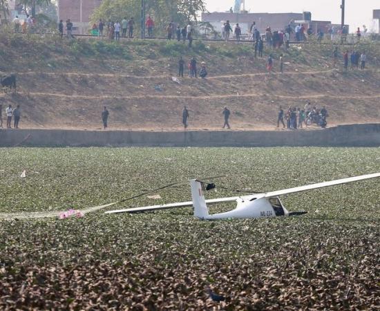 प्रयागराज में IAF का ट्रेनिंग विमान तालाब में गिरा, रेस्क्यू ऑपरेशन जारी