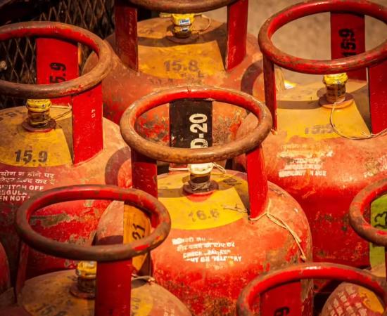 दिल्लीवासियों के लिए खुशखबरी! होली से पहले मुफ्त एलपीजी सिलेंडर योजना को मंजूरी, जानिए किसे मिलेगा लाभ