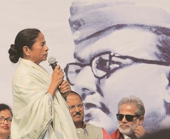 নেতাজি বেঁচে থাকলে তাঁকেও কি শুনানিতে ডাকত? জন্মজয়ন্তীতে কেন্দ্র ও কমিশনকে তীব্র আক্রমণ মমতার