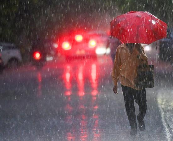 दिल्ली-एनसीआर में बारिश और आंधी; और बारिश की चेतावनी, तापमान में गिरावट की संभावना