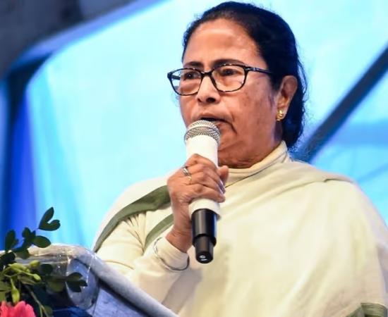 সাহিত্য অকাদেমি নিয়ে বাঙালি ‘বঞ্চনা’র অভিযোগ, কেন্দ্রকে নিশানা মমতার