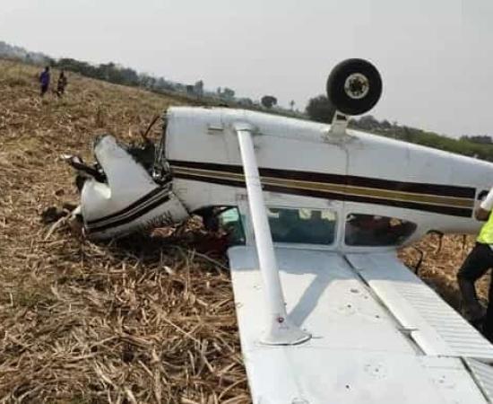 কর্ণাটকে বেসরকারি বিমান ভেঙে পড়ল, পাইলট ও কো-পাইলট আহত