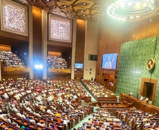 लोकसभा ने 8 कांग्रेस सांसदों को निलंबित किया, कुर्सी पर कागज फेंकने के आरोप में: सूची में कौन-कौन हैं?